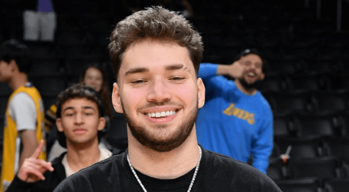 How Tall Is Adin Ross and His Impact on Streaming